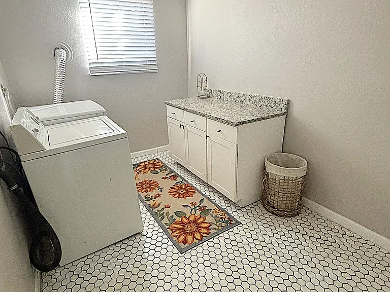 2262 Pear St — Photo 10