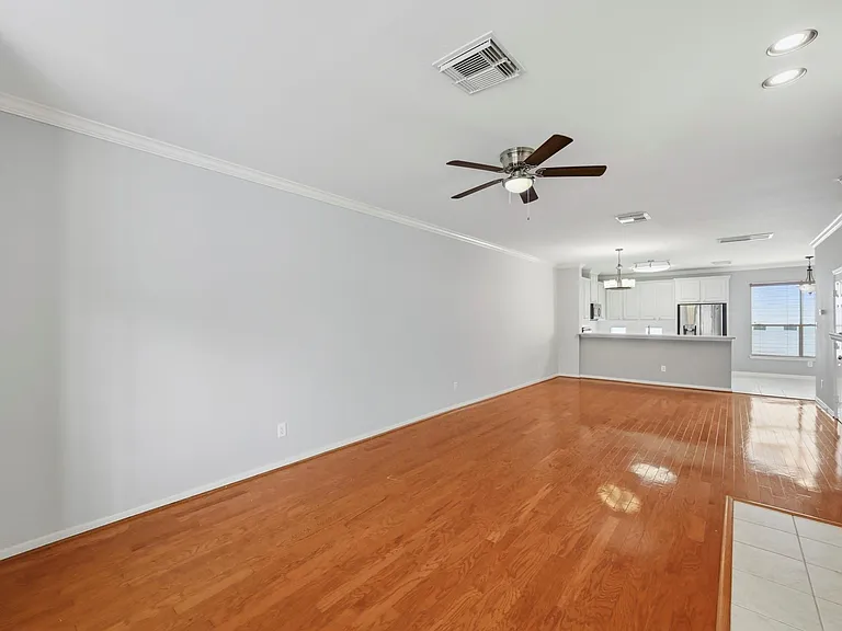 2913 Crawford St — Photo 17