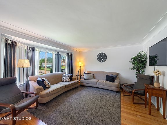 3rd image of 1767 Spruce Ave