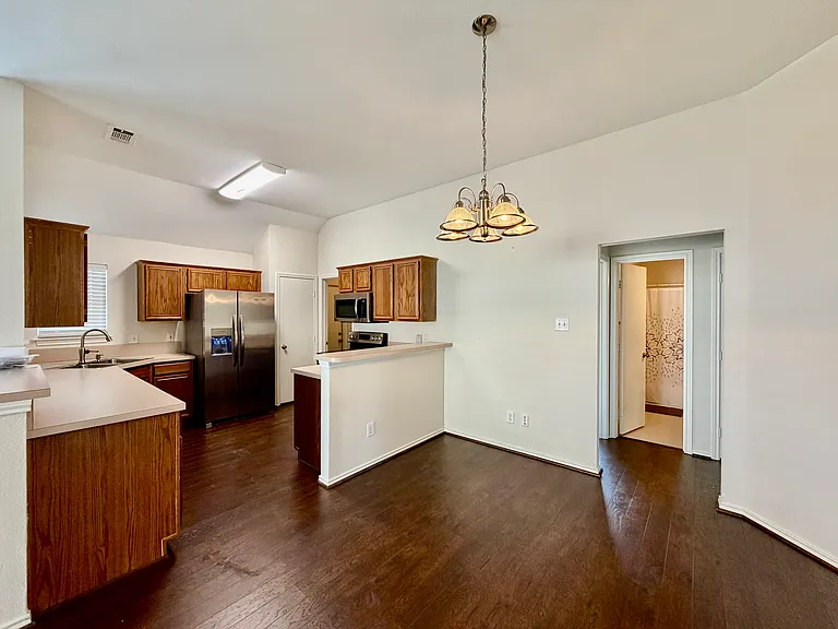 1302 Old Knoll Dr — Photo 7