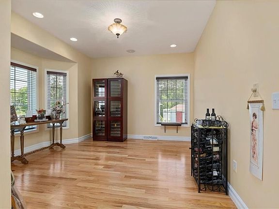 3rd image of 103 Birchwood Ln