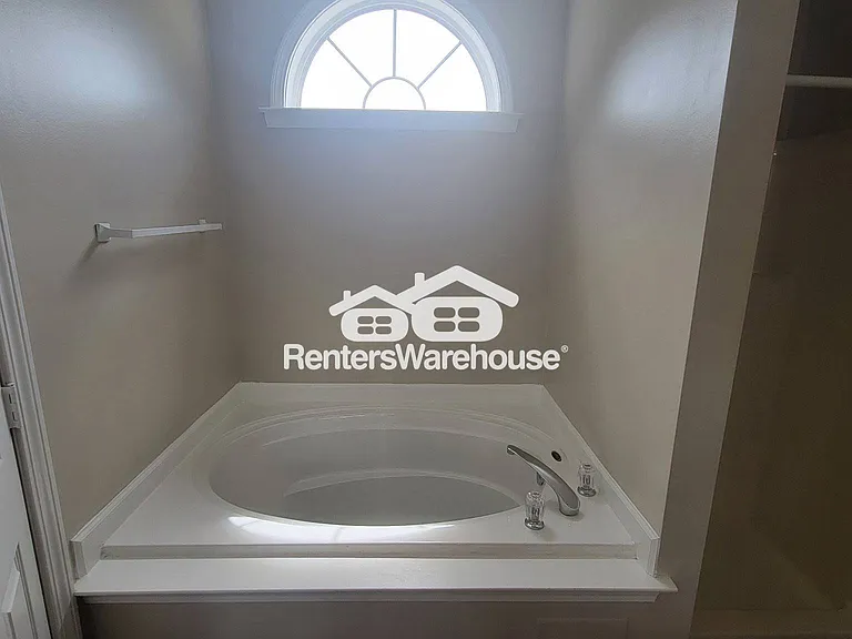 1353 Isleworth Cir — Photo 4