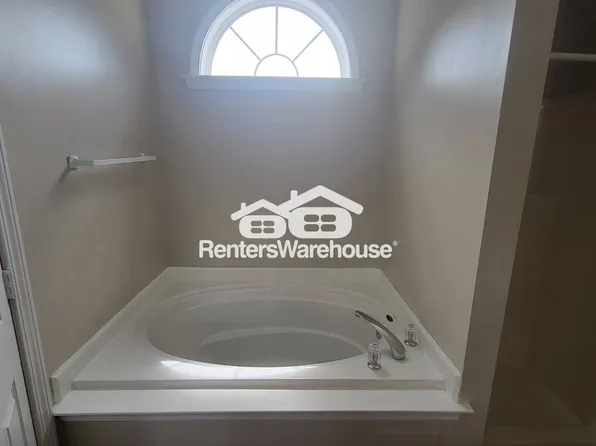 1353 Isleworth Cir, College Park, GA 30349