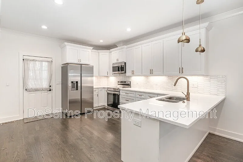 3 bed, 2.5 bath, 1596 sqft, $2,550 — Photo 3
