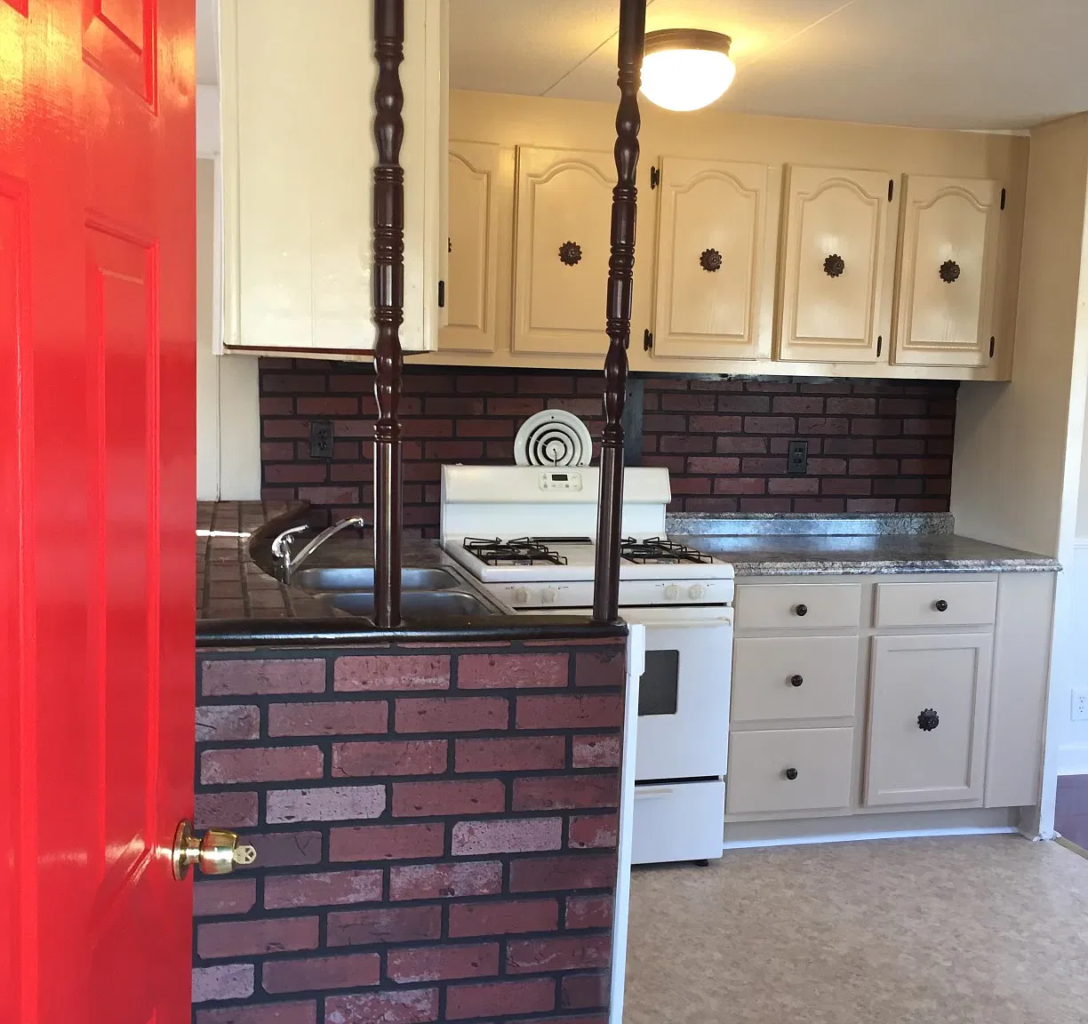 3 bed, 780 sqft, $975 — Photo 2