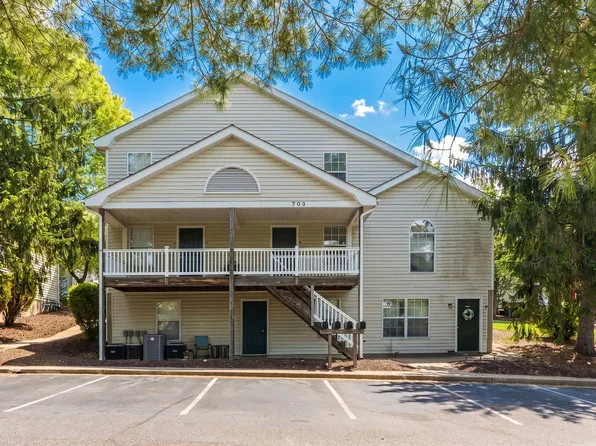 703 Ivy St APT 4, Waynesboro, VA 22980
