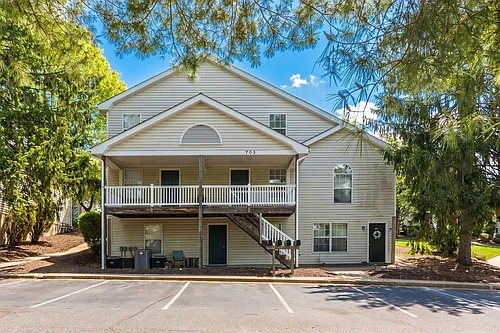 703 Ivy St #4 Photo 1