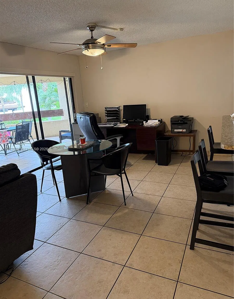 Kenland Pointe Condo Iii — Photo 1