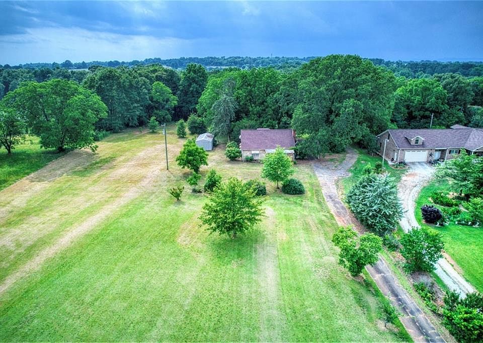 131 Oak Creek Rd, Seneca, SC 29678 Zillow