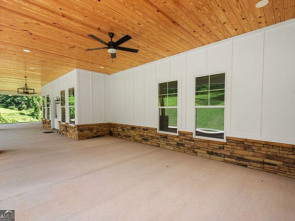 5th image of 1000 Foxcroft Dr