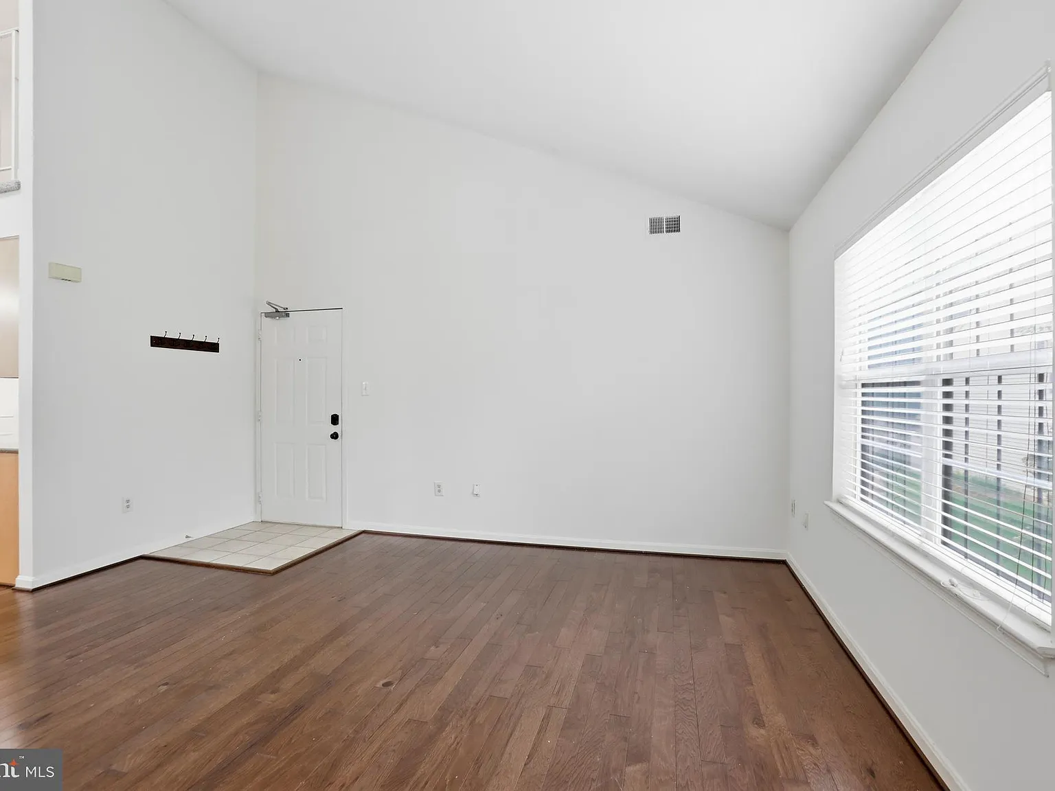 2 bed, 1183 sqft, $2,800 — Photo 3