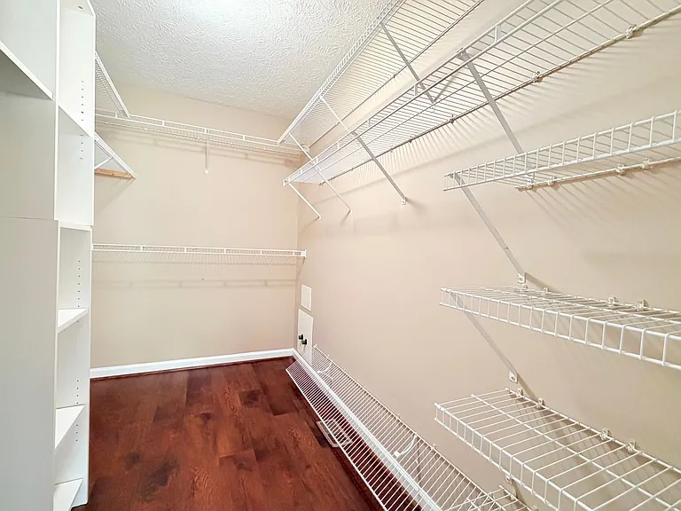 304 Brittania Dr — Photo 12