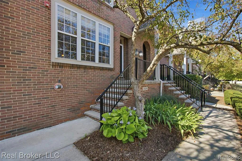 2 bed, 2.0 bath, 1250 sqft, $2,000 — Photo 4