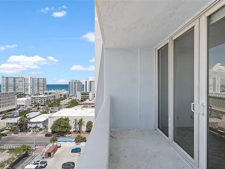 401 69th St #Penthouse 101 — Photo 13