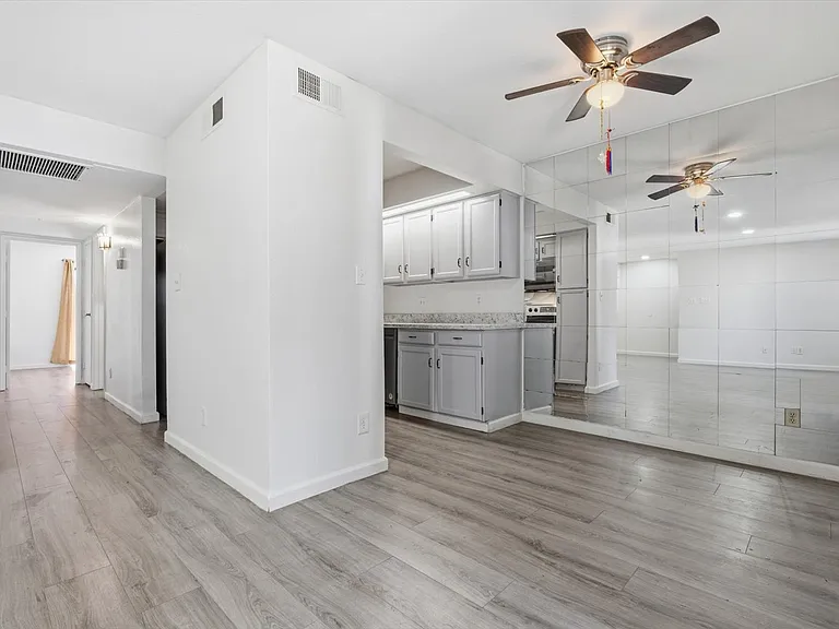 3102 E Clarendon Ave #110 — Photo 7