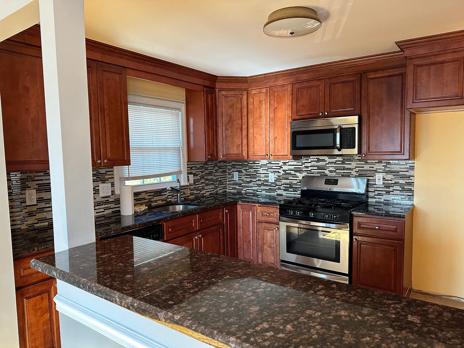 442 Ainsworth St — Photo 4