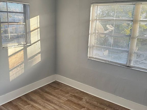 5th image of 1053 SW 2nd St #2