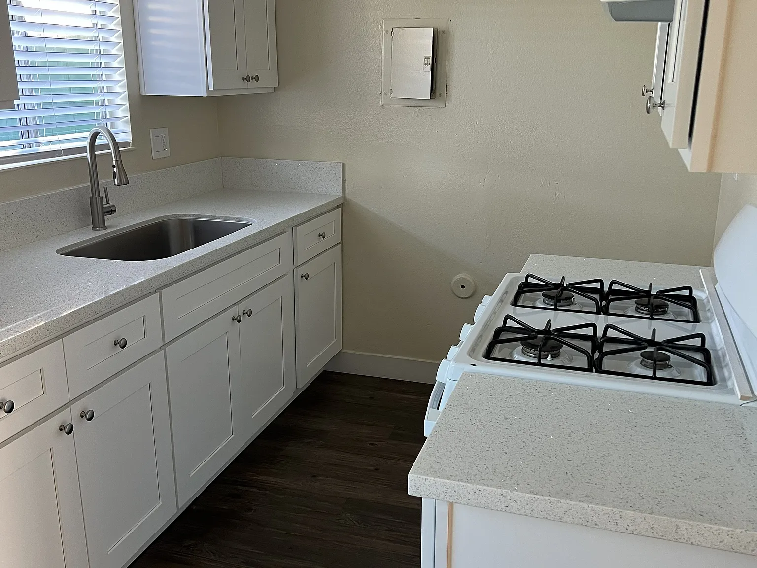 3 bed, 1.5 bath, 950 sqft, $2,200 — Photo 3