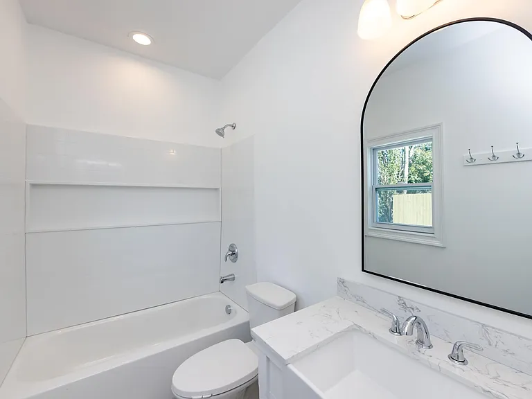 2nd bathroom with tub.