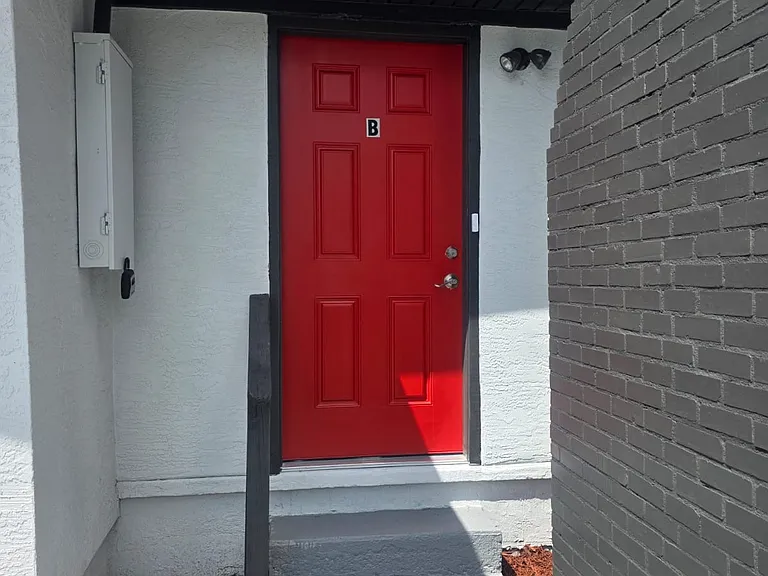 521 N Carpenter Ave #B — Photo 3
