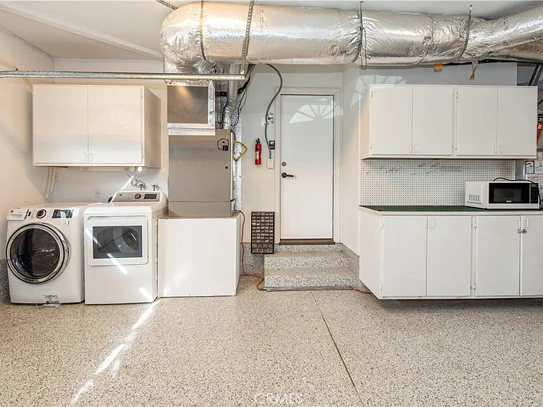 19 Alabaster — Photo 15