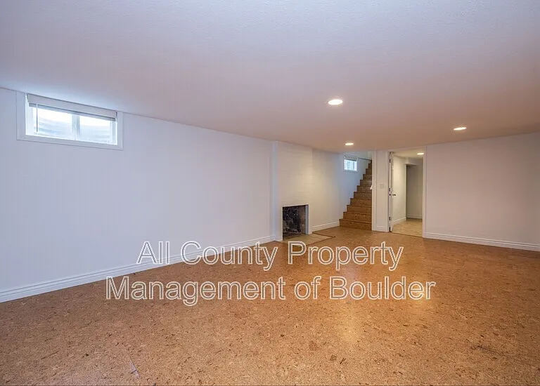 425 S 40th St — Photo 16