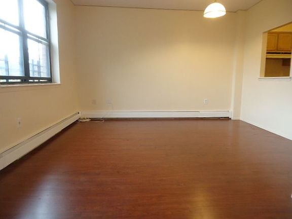 3rd image of 355 Cumberland St #3
