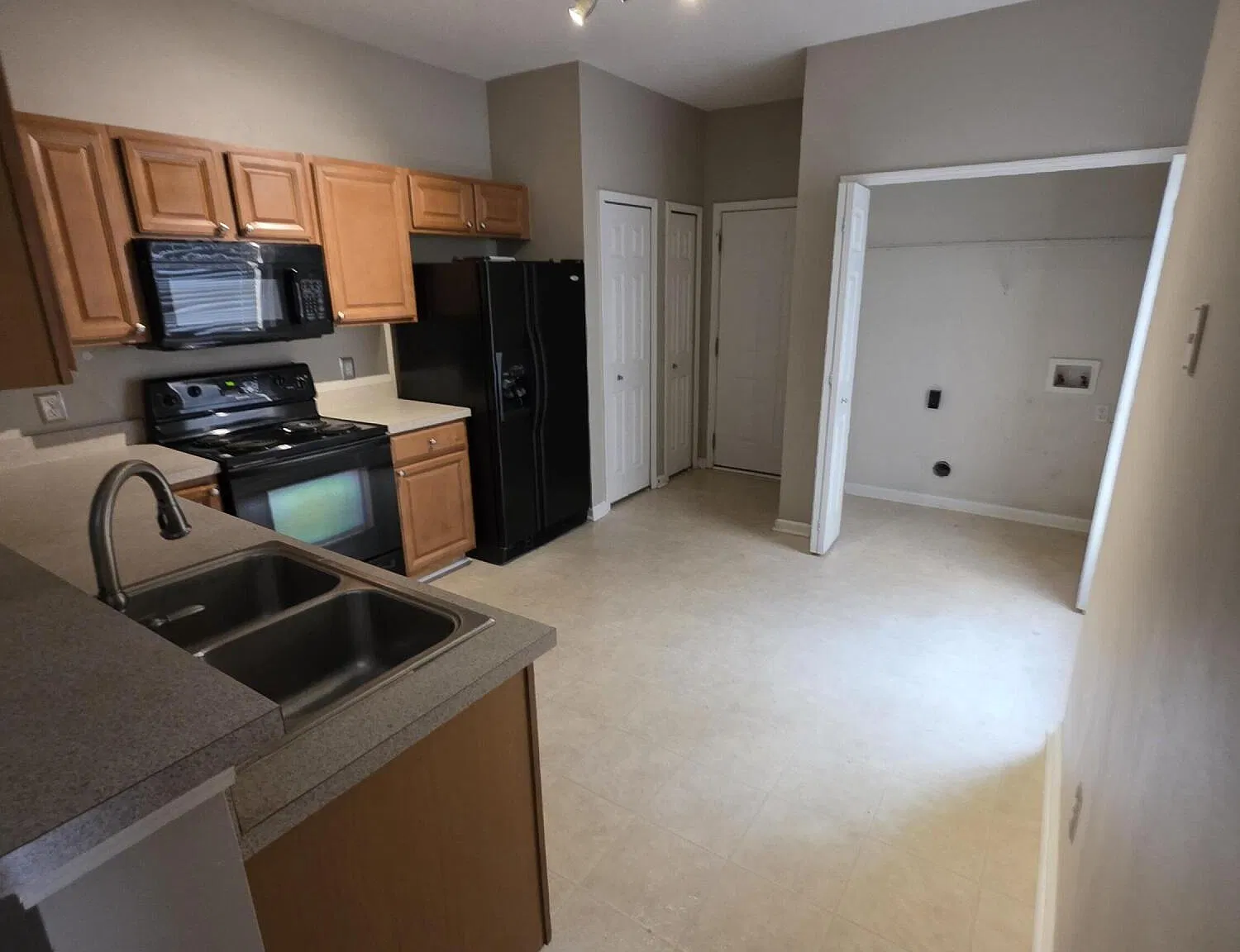 2 bed, 2.0 bath, 1295 sqft, $1,450 — Photo 4