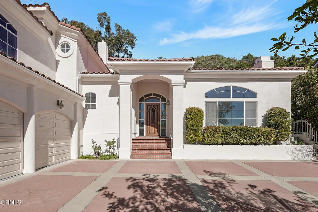 4 bed, 3.5 bath, 4134 sqft, $8,000 — Photo 1