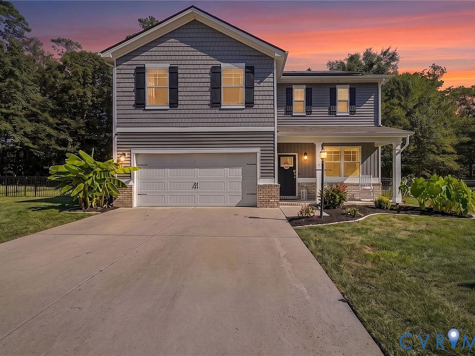 1st image of 820 Eagle Pl