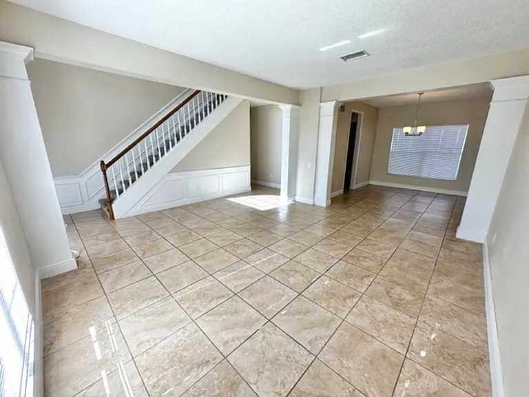 955 W Charing Cross Cir — Photo 3