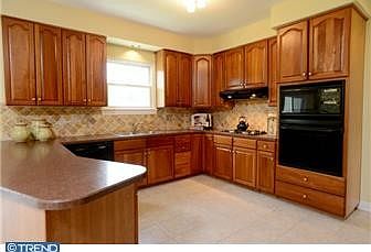 5th image of 305 Hawthorne Pl