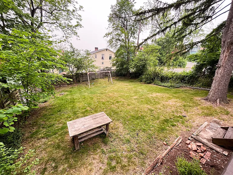 110 Linden Ave — Photo 3