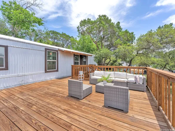 337 Buckhorn Dr, Canyon Lake, TX 78133
