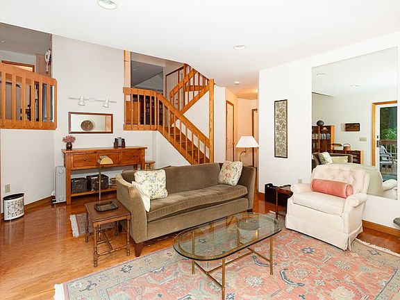 3rd image of 688 Traver Rd
