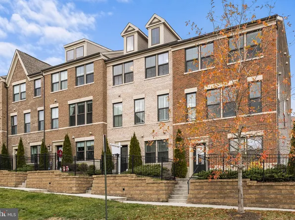 6155 Carey Park Ln, Falls Church, VA 22041