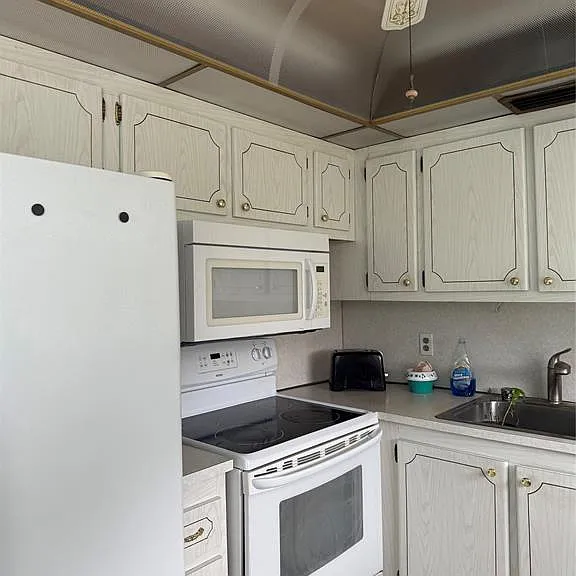 476 Tilford #V — Photo 2