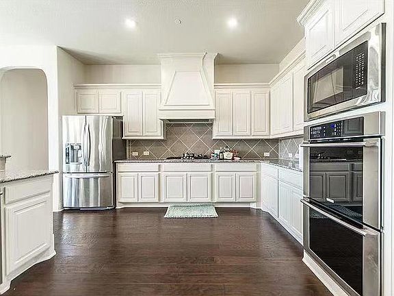 5th image of 111 Lilyfield Dr