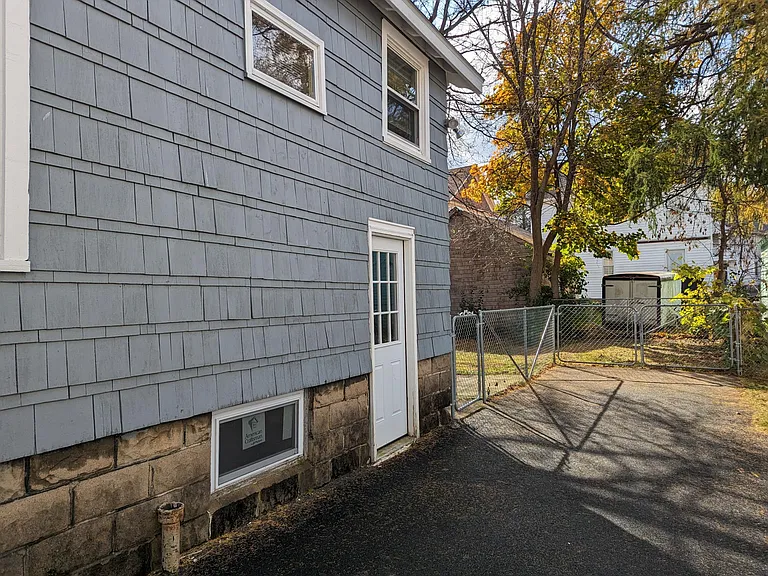 Side Entrance right from driveway