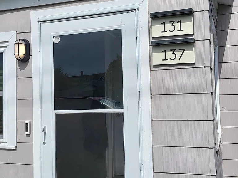 Two address numbers are posted only to help delivery drivers. The town recently updated the address from 137 to 131 George St and not all logistics/mapping systems are current.