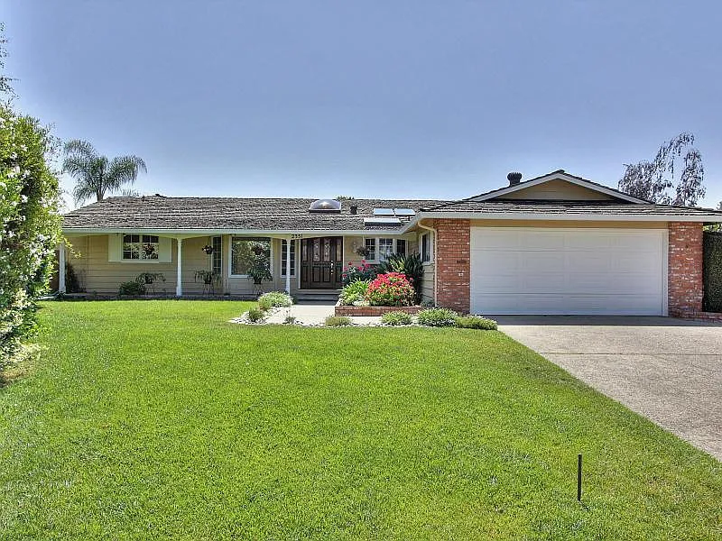 2351 Heritage Ct photo 1