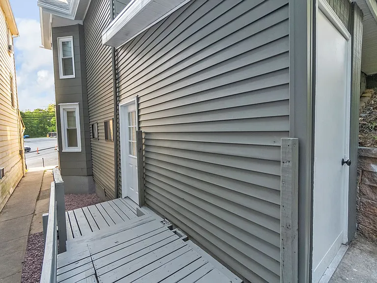 439 W Church St — Photo 43