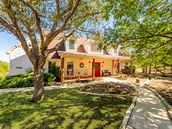 560 Winding, New Braunfels, TX 78132
