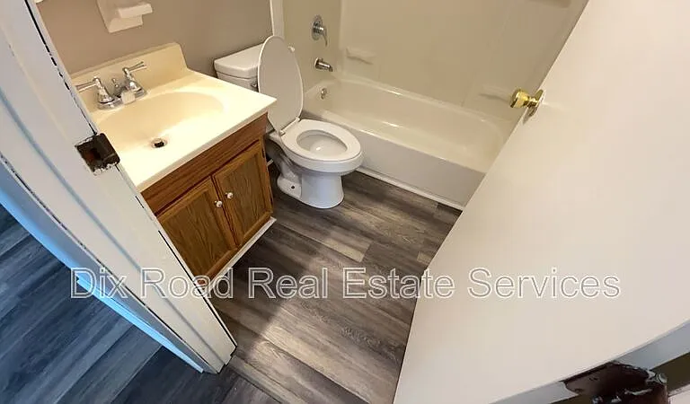 2 Hampshire Ct #10 — Photo 7