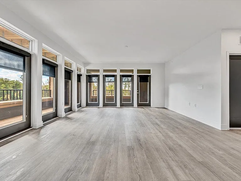 Luxe 360 on Centerpointe — Photo 26