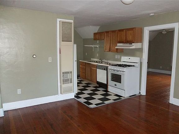 3rd image of 852 Sigsbee St SE