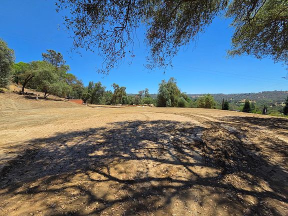 4th image of Lozanos Rd