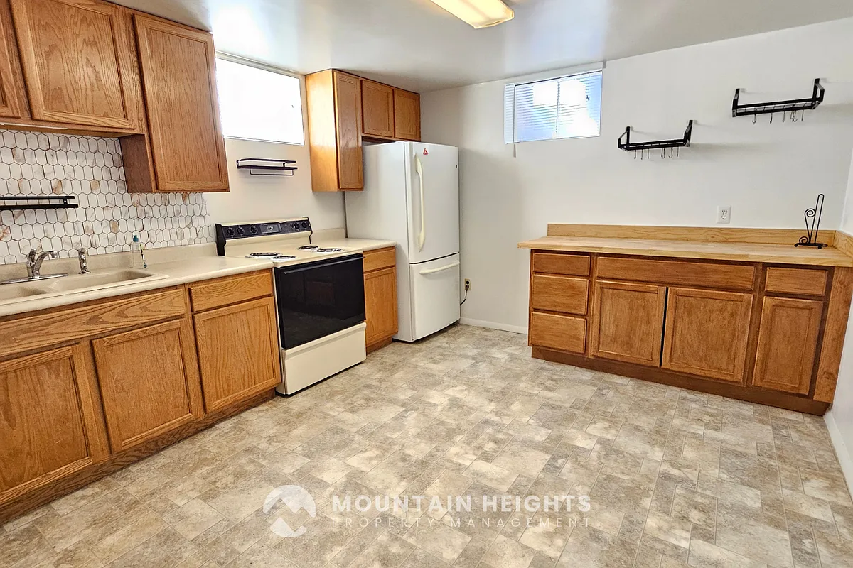 Building Photo - 9889 S Poppy Ln