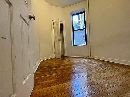 5th image of 104 W 83rd St Frnt 1