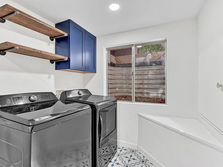 10566 Cherrybrook Cir — Photo 32